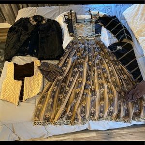 Women’s Renaissance Dress And Cape / Costume / Halloween